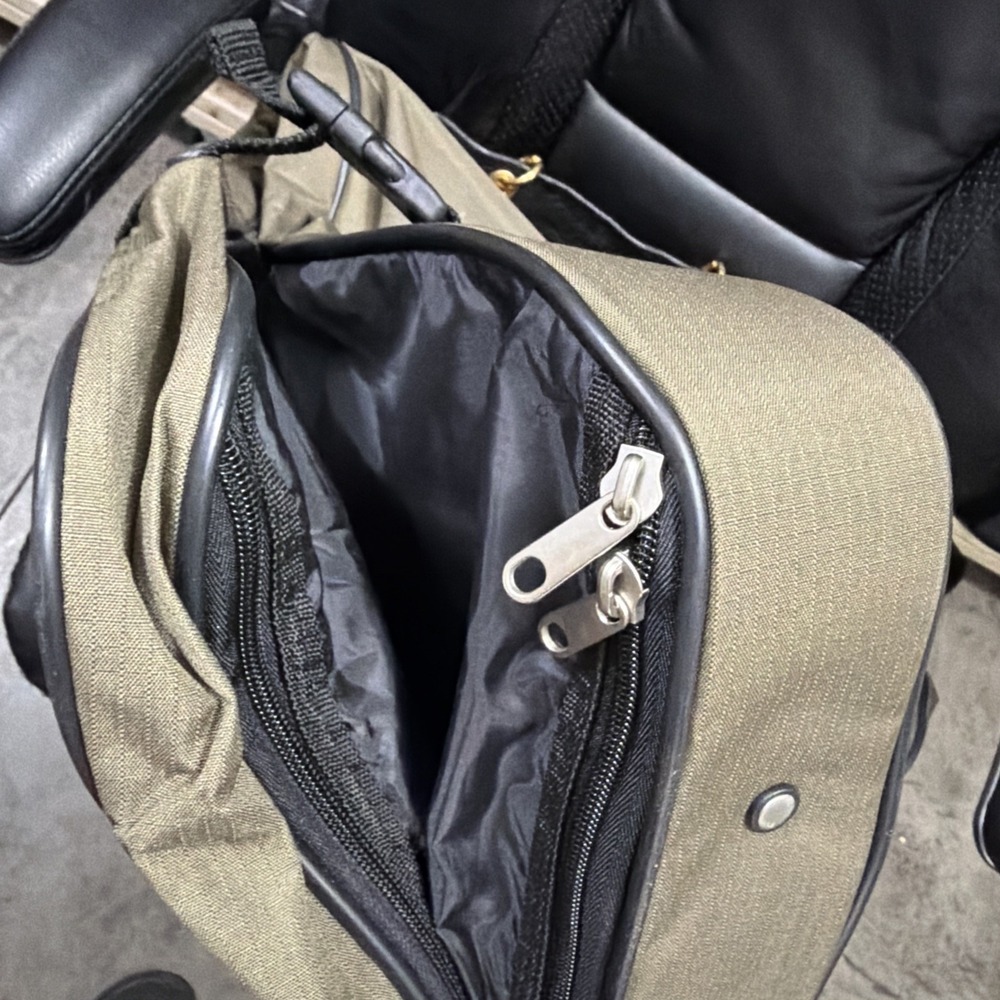 Eddie‎ Bauer Garment Bag Olive Green, Black Interior Travel Outdoor Suit Bag EUC - Picture 7 of 9